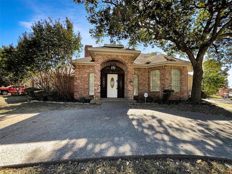 1118 Spring Creek Lane, Lewisville, TX 75067