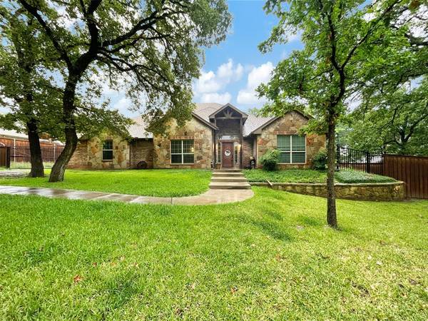 2704 Jackson Crest Street, Burleson, TX 76028