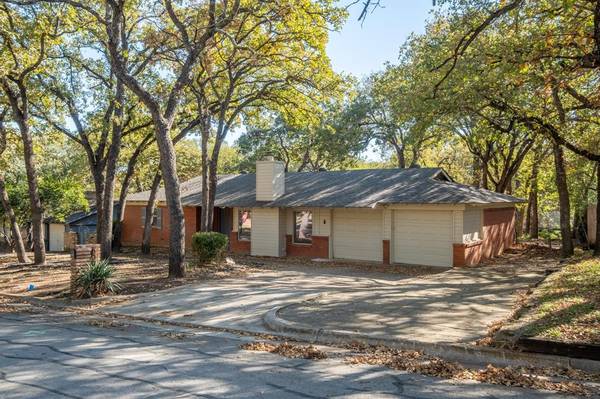 609 Oakwood Avenue, Hurst, TX 76053