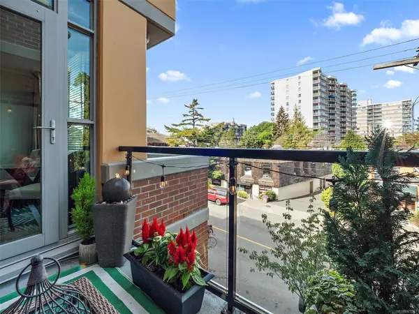 Victoria, BC V8V 2G6,225 Menzies St #308