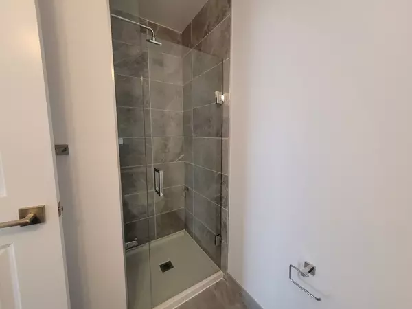 Mississauga, ON L5B 0N6,30 Elm DR #2102