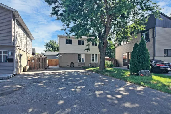 33 Hazelglen CT, Brampton, ON L6S 1N7