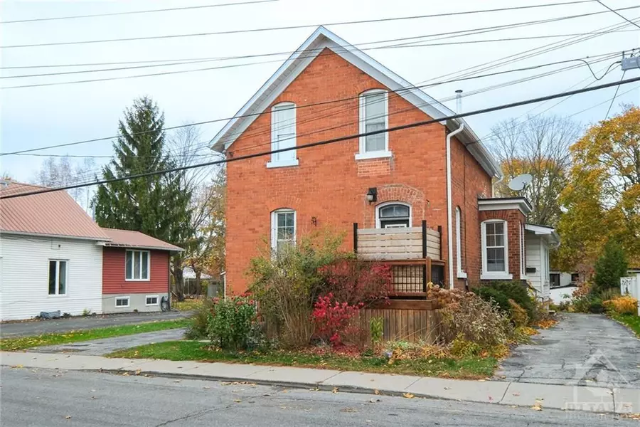 33 NAPOLEON ST, Carleton Place, ON K7C 2X4