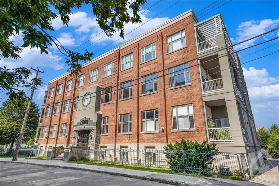 297 DUPUIS ST #107, Vanier And Kingsview Park, ON K1L 7H8