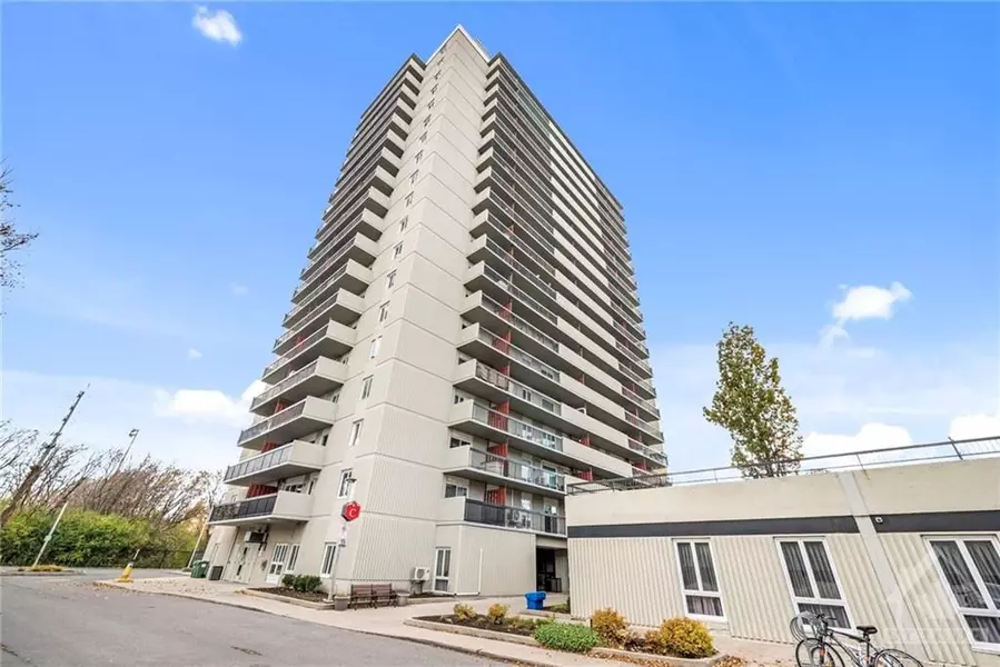 158C MCARTHUR AVE #1807, Vanier And Kingsview Park, ON K1L 8E7