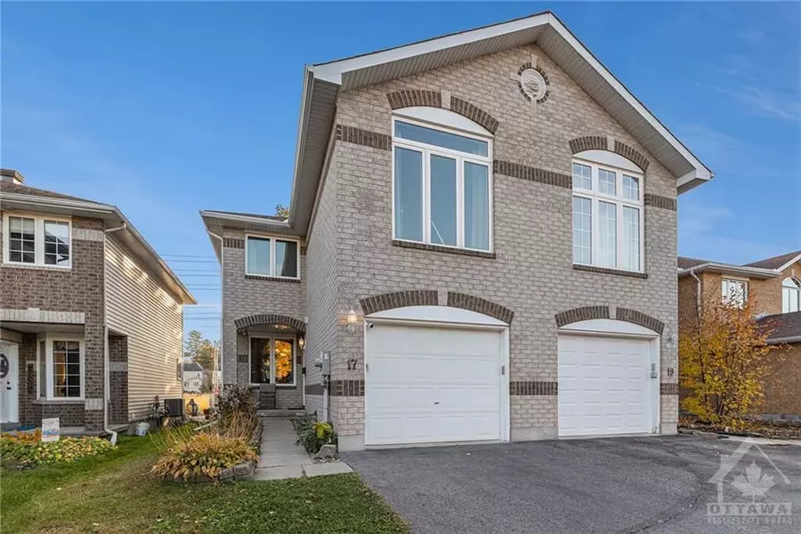 17 NEWCASTLE AVE, Kanata, ON K2K 3B4