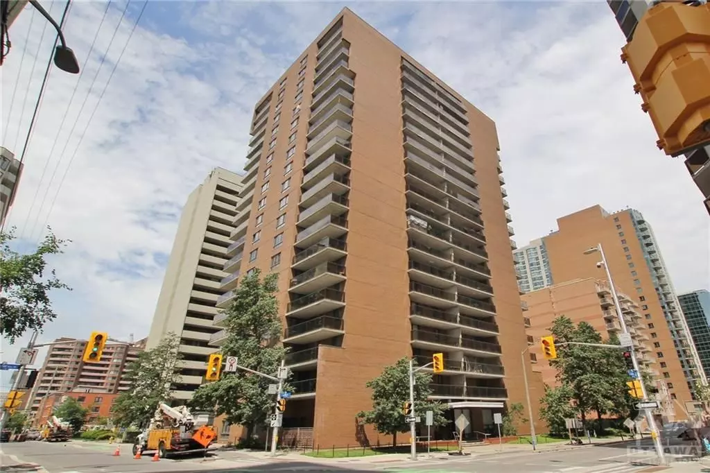 Ottawa Centre, ON K1R 7X1,475 LAURIER AVE W #1405