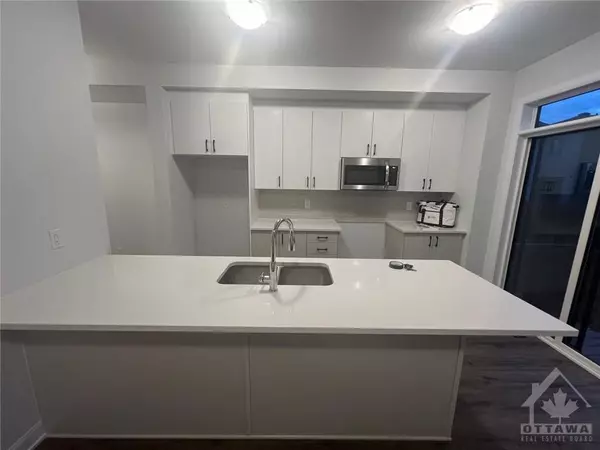 Kanata, ON K2J 7C9,510 BUNDORAN PL