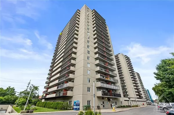 158 C MCARTHUR AVE #207, Vanier And Kingsview Park, ON K1L 8E7