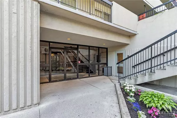 Vanier And Kingsview Park, ON K1L 8E7,158 C MCARTHUR AVE #207