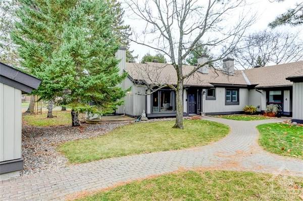 2 KITTANSETT CT, Stittsville - Munster - Richmond, ON K2S 1B9