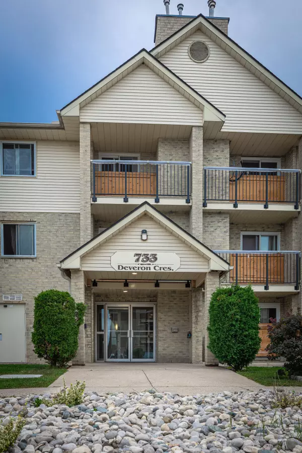 London, ON N5Z 4X7,733 Deveron CRES #303