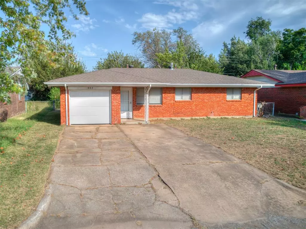 Moore, OK 73160,935 NW 1st Street