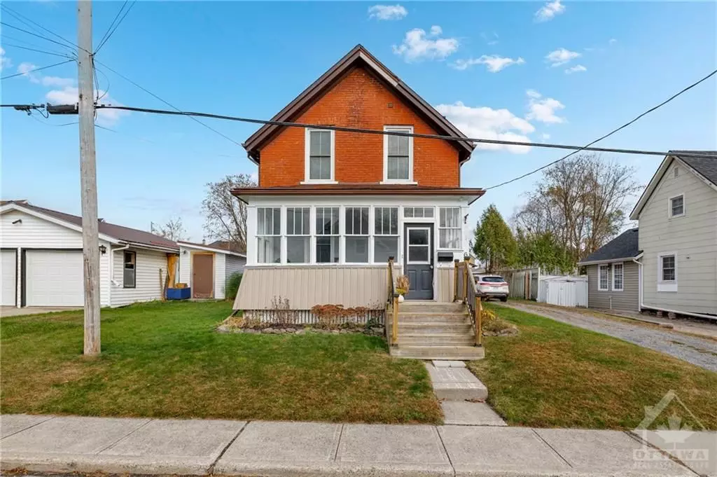 Leeds & Grenville, ON K6V 5M4,69 BEECHER ST