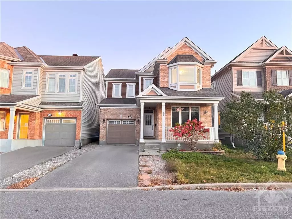 Barrhaven, ON K2J 5W8,421 MEADOWHAWK CRES