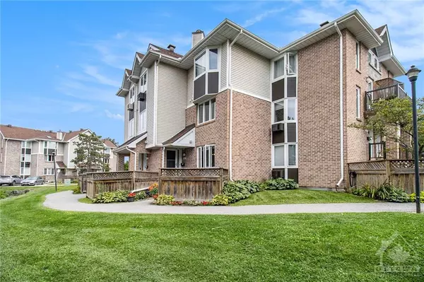 Ottawa, ON K2H 9N1,3 WATERFALL LN #11
