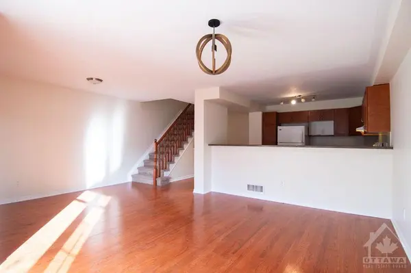 133 CORINTH Private, Ottawa, ON K2E 0A8
