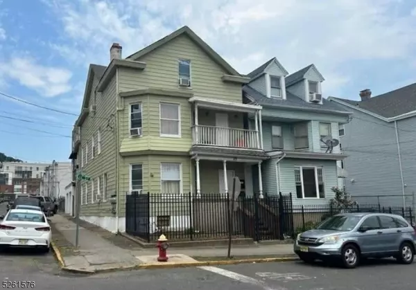 15 Leslie St, Paterson City, NJ 07503