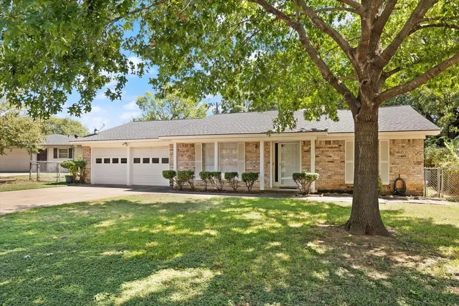 228 Arcadia Street, Hurst, TX 76053