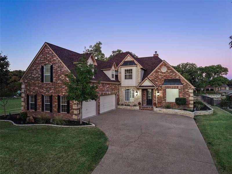 352 Leeward Circle, Azle, TX 76020