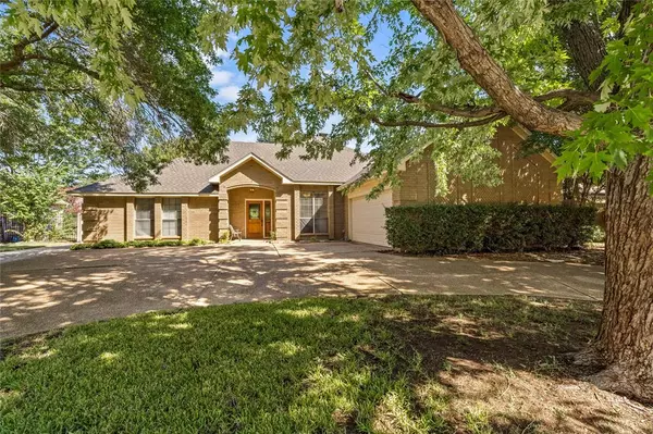 Benbrook, TX 76116,8106 Meadowside Drive