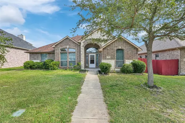 3166 Market center, Rockwall, TX 75032