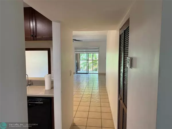 Sunrise, FL 33326,15813 W Waterside Cir  #206