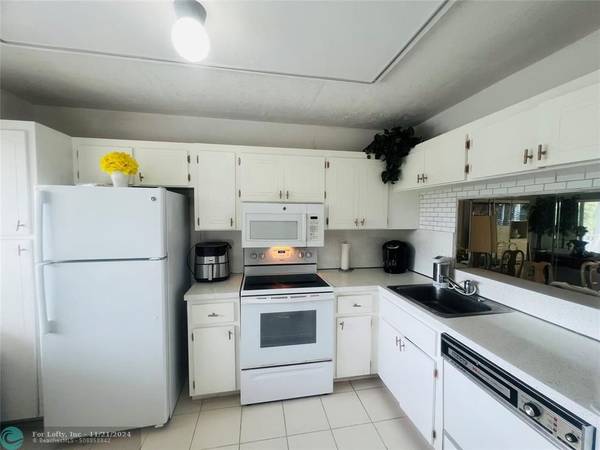 Lauderhill, FL 33319,3571 Inverrary Dr  #307