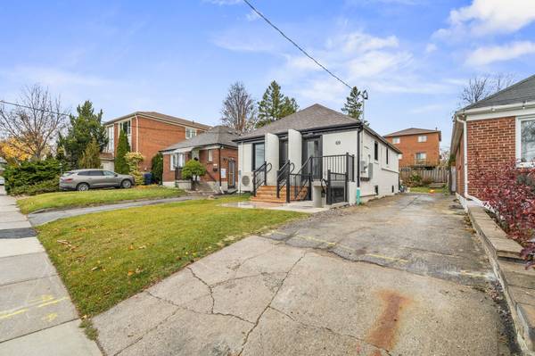 69 Claybrooke ST #A, Toronto W04, ON M6M 3P8