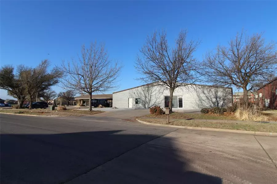 1302 Lindsey Plaza Drive, Norman, OK 73071