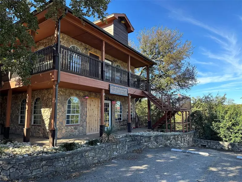 200 E Elm Street #N, Glen Rose, TX 76043