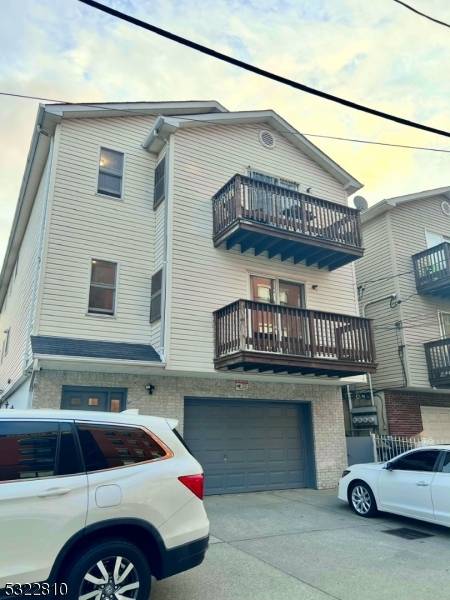 49 Vesey St, Newark City, NJ 07105