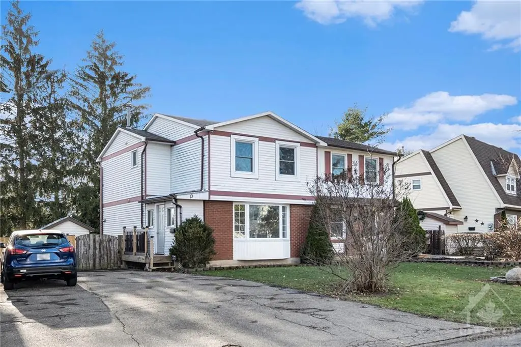 10 MELANIE CRES, Ottawa, ON K2L 2E5