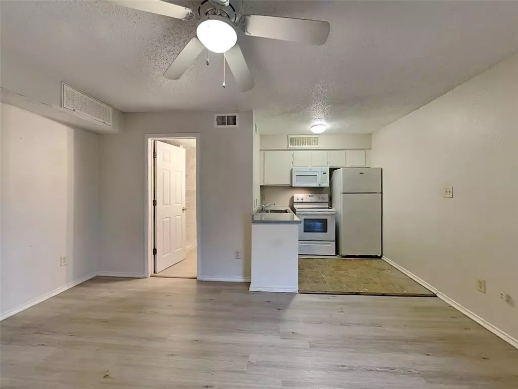 Dallas, TX 75243,9829 Walnut Street #301