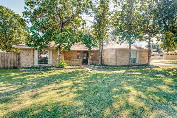 9933 Westpark Drive, Benbrook, TX 76126