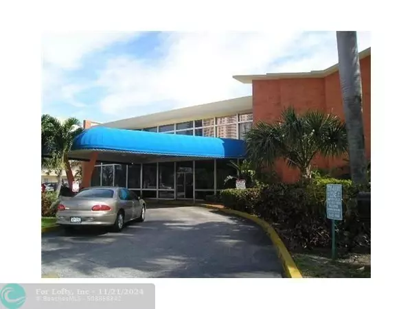 26 Diplomat Pkwy  #2206, Hallandale Beach, FL 33009