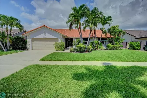 7743 W Country Club Boulevard, Boca Raton, FL 33487