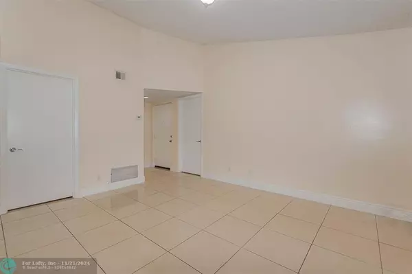 5646 Rock Island Rd  #212, Tamarac, FL 33319