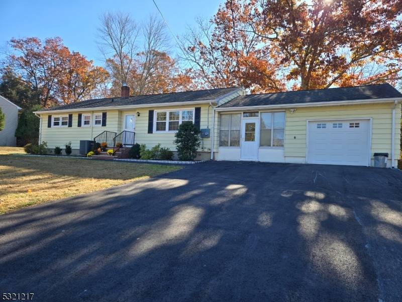 5 Parkway Dr, Mount Olive Twp., NJ 07840