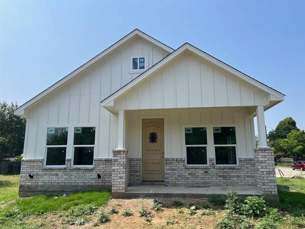 215 Noble Avenue, Everman, TX 76140