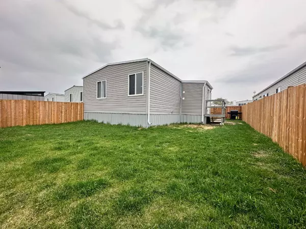 Lloydminster, AB T9V 2A3,5308 57 Street #164