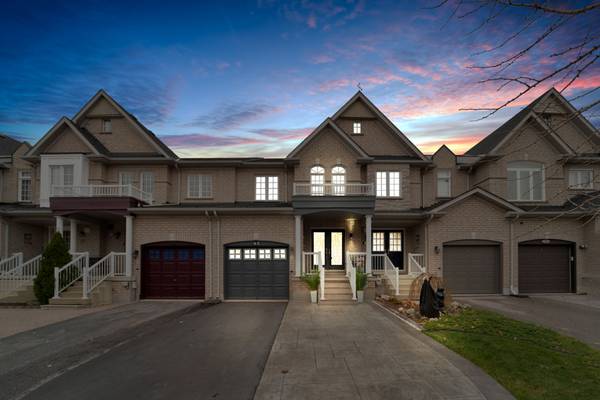 41 Crestbank CT, Vaughan, ON L6A 0B1