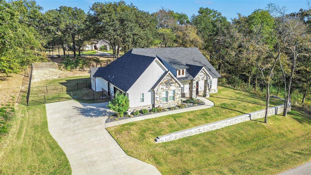 713 Clubview Drive, Mabank, TX 75143