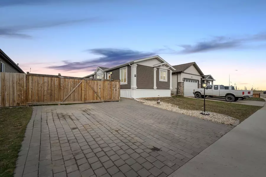 785 Beacon Hill DR, Fort Mcmurray, AB T9H 2P4