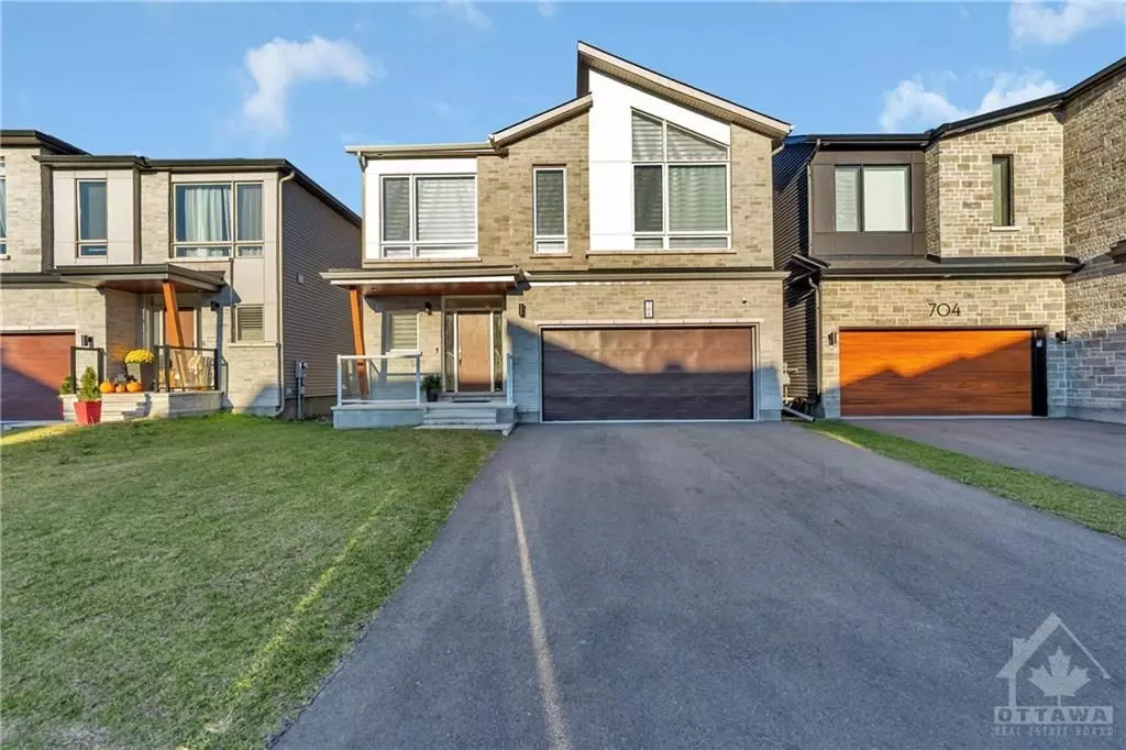 Barrhaven, ON K2J 0L8,706 FENWICK WAY