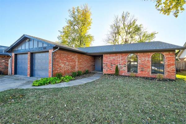 904 Ranchoak Court, Yukon, OK 73099