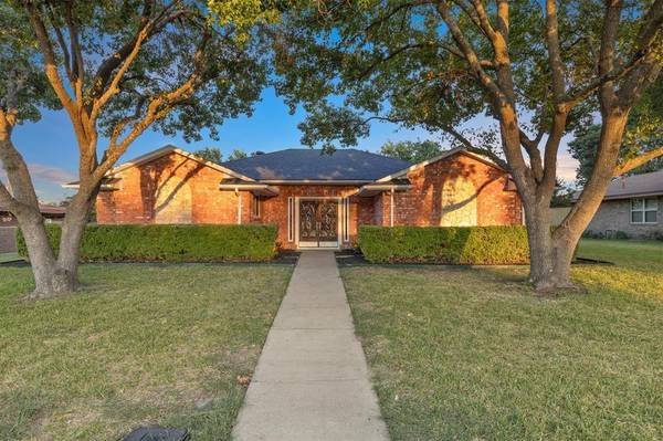 428 Cambridge Drive,  Desoto,  TX 75115