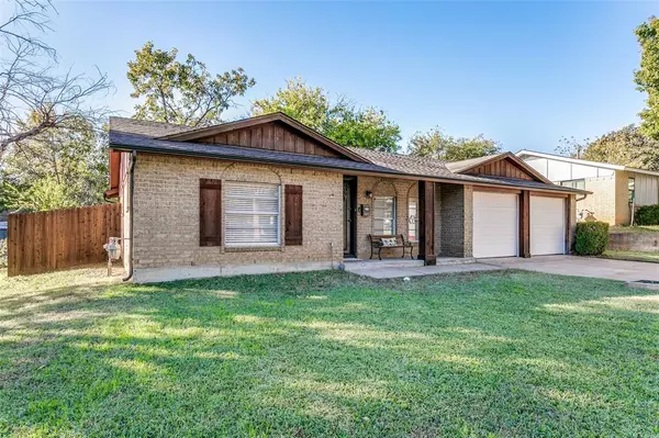 1017 Meadowbrook Drive, Grapevine, TX 76051