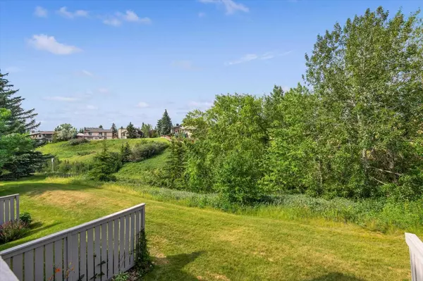 Calgary, AB T3A 3B1,4 Edgeland Close Northwest