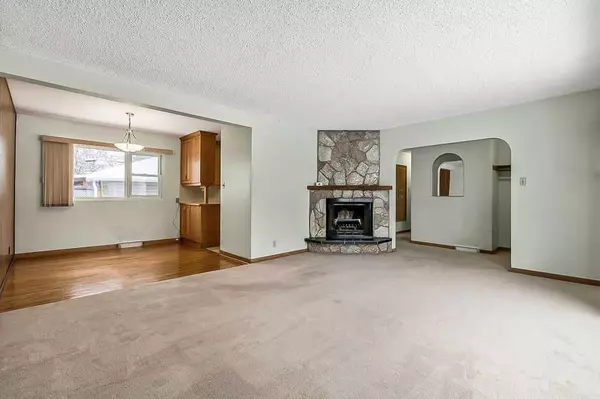 Calgary, AB T3E 0L3,3807 25 AVE SW